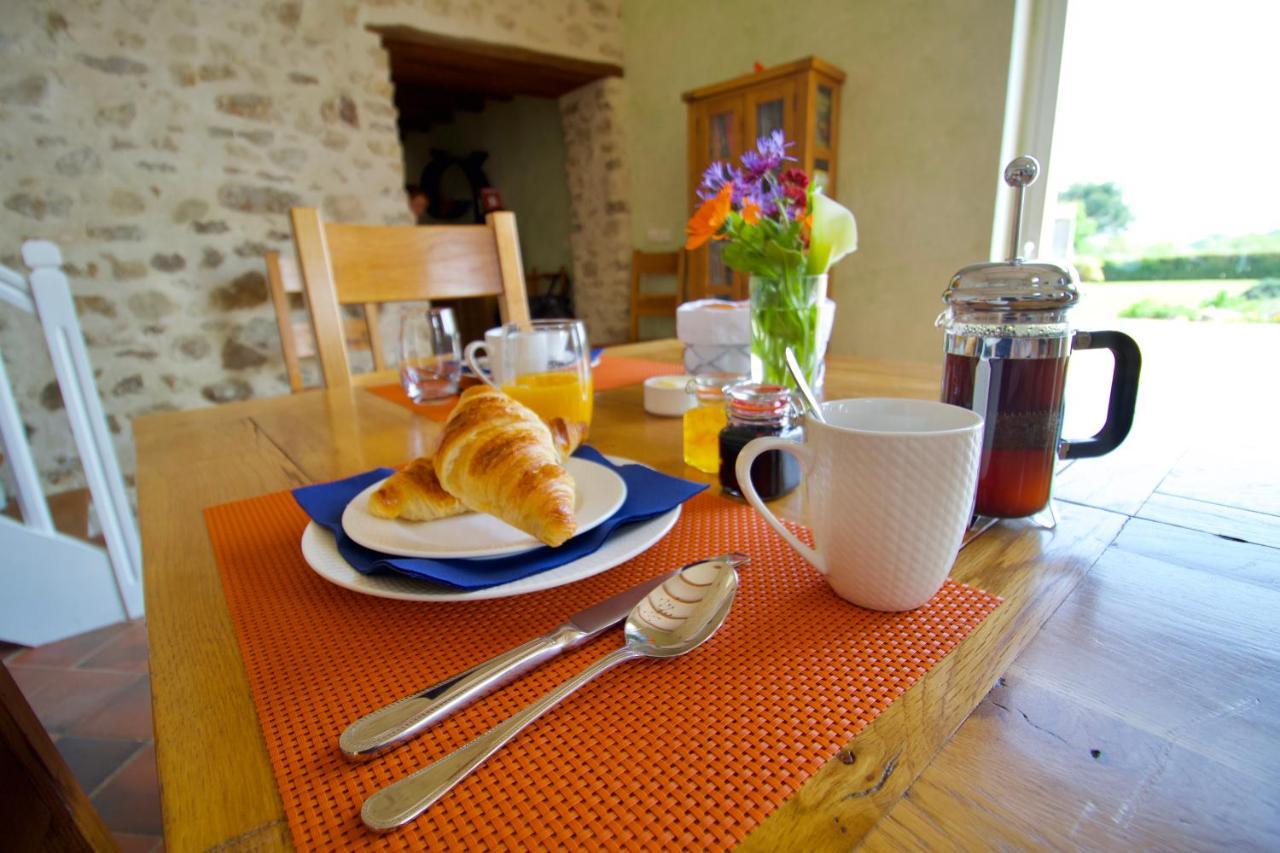 Bed and Breakfast O Trois Oliviers Louin Exterior foto