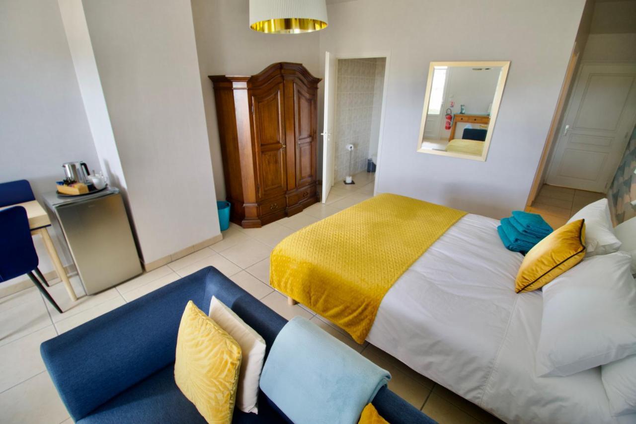 Bed and Breakfast O Trois Oliviers Louin Exterior foto