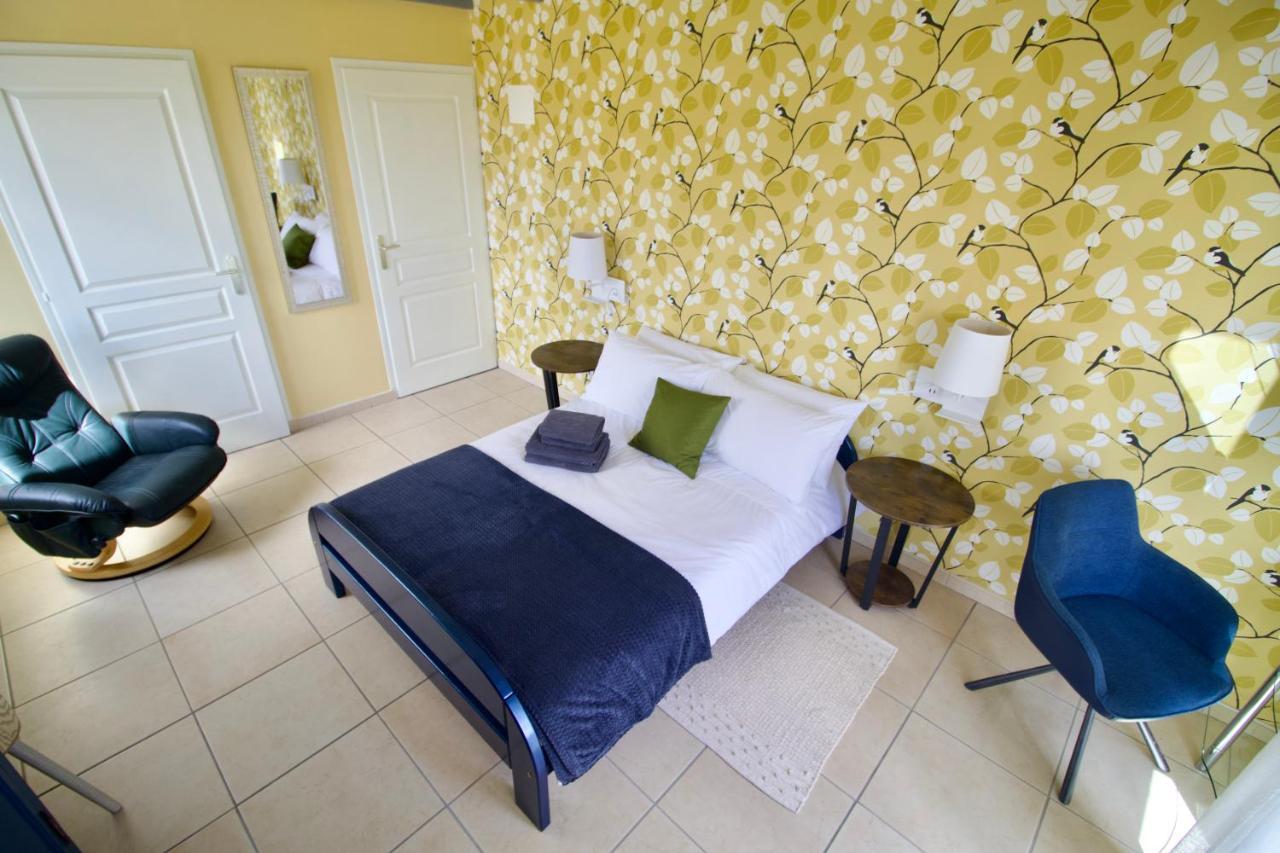 Bed and Breakfast O Trois Oliviers Louin Exterior foto
