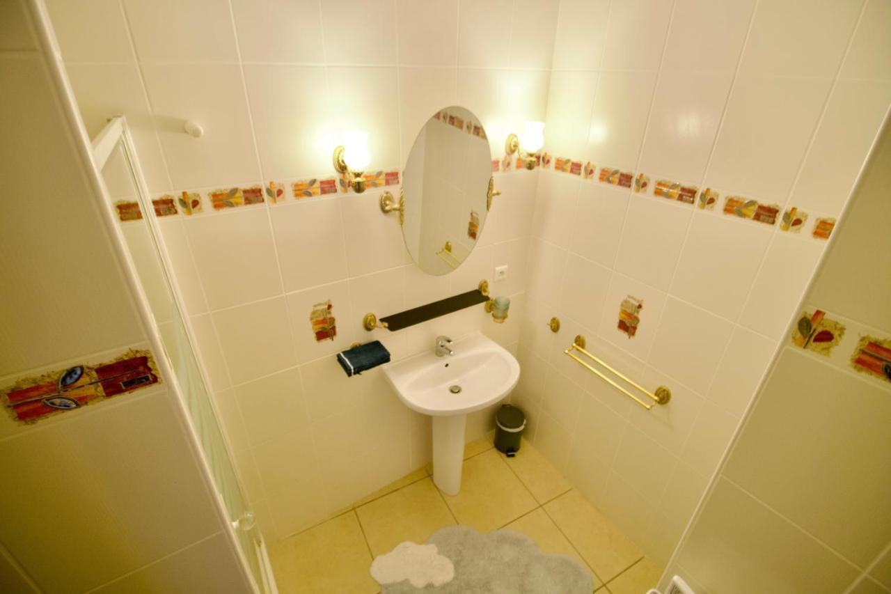 Bed and Breakfast O Trois Oliviers Louin Exterior foto