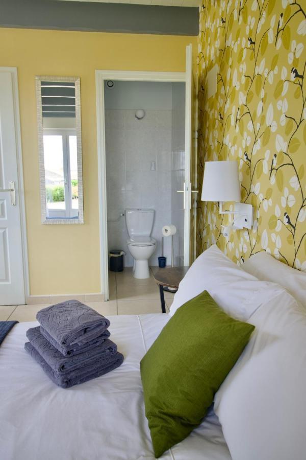 Bed and Breakfast O Trois Oliviers Louin Exterior foto
