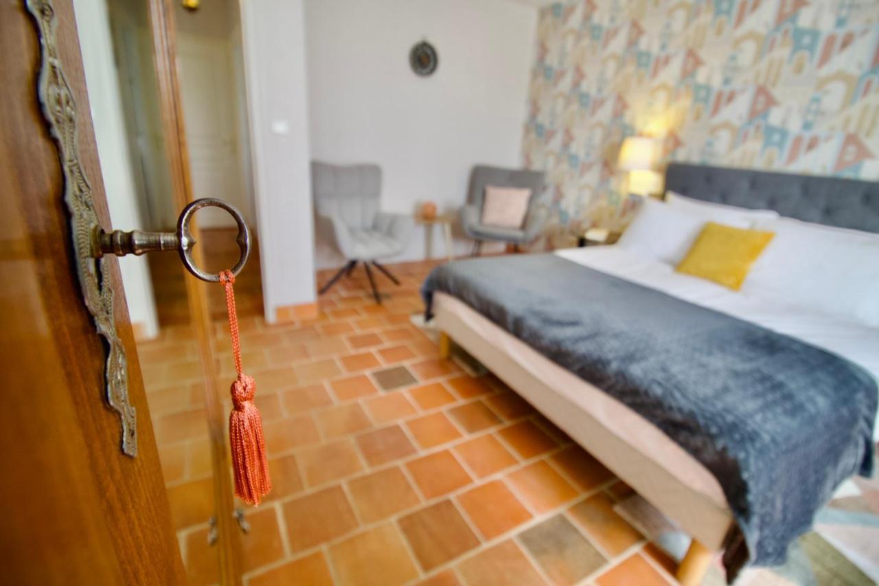 Bed and Breakfast O Trois Oliviers Louin Exterior foto